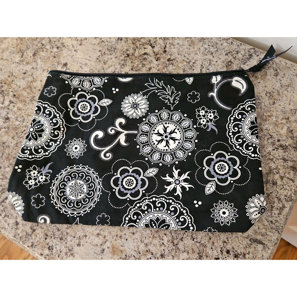 Thirty-One Onyx Medallion Black & White Retired Zipper Bag 12"x 9.5" NWOT